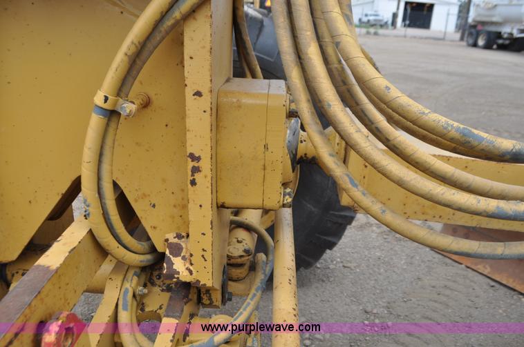 image for item G7408 1996 Caterpillar 140H motor grader