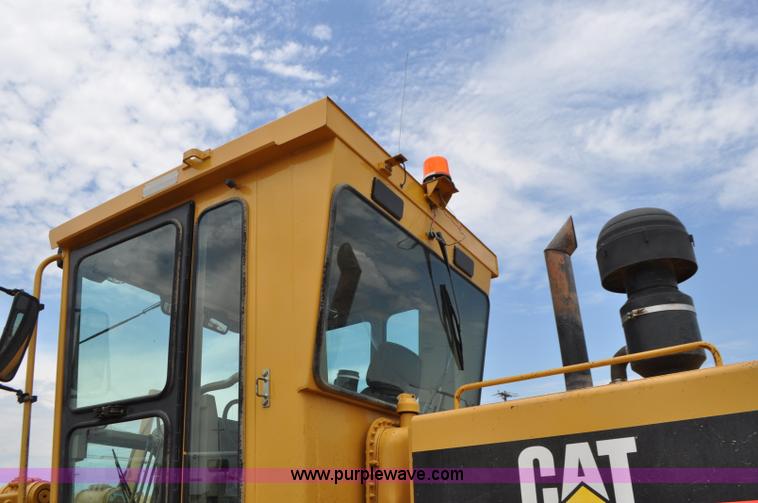 image for item G7408 1996 Caterpillar 140H motor grader