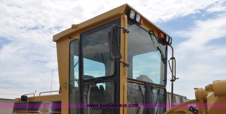 image for item G7408 1996 Caterpillar 140H motor grader