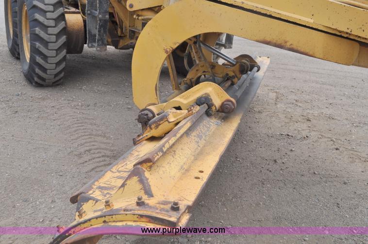 image for item G7408 1996 Caterpillar 140H motor grader