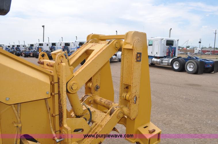 image for item G7408 1996 Caterpillar 140H motor grader