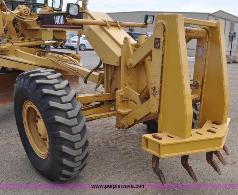 image for item G7408 1996 Caterpillar 140H motor grader