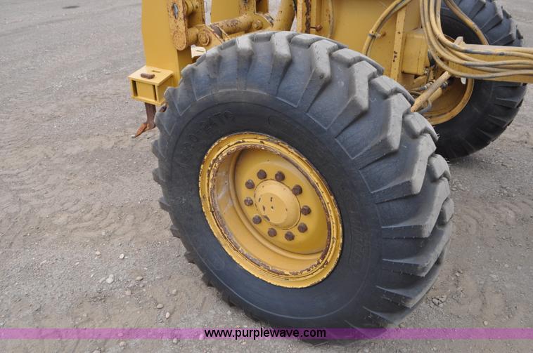 image for item G7408 1996 Caterpillar 140H motor grader