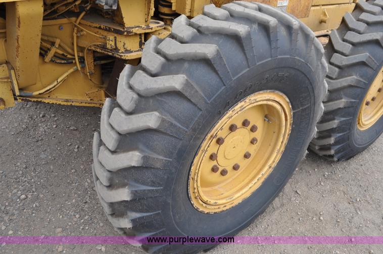 image for item G7408 1996 Caterpillar 140H motor grader