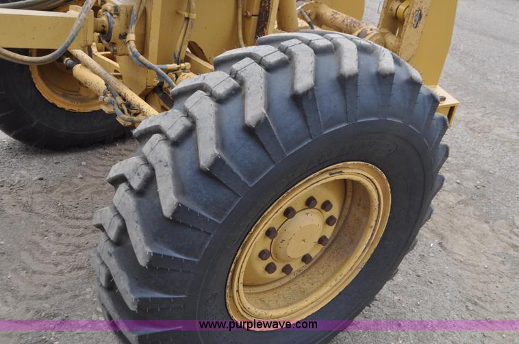 image for item G7408 1996 Caterpillar 140H motor grader