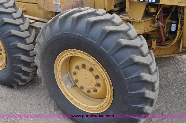image for item G7408 1996 Caterpillar 140H motor grader