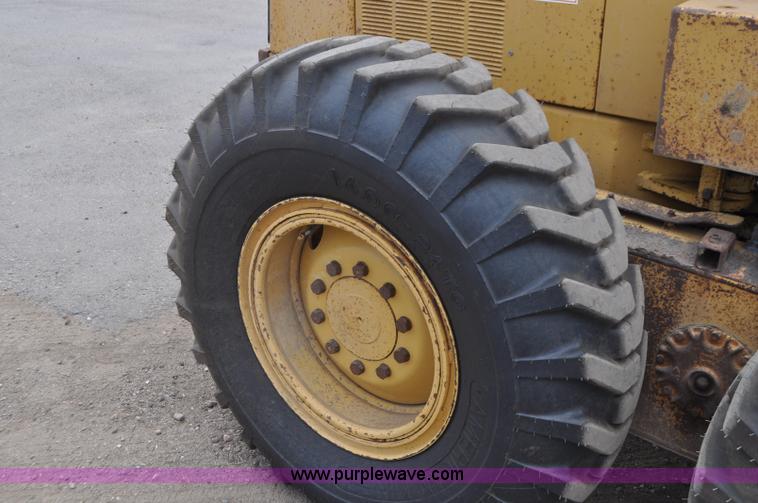 image for item G7408 1996 Caterpillar 140H motor grader