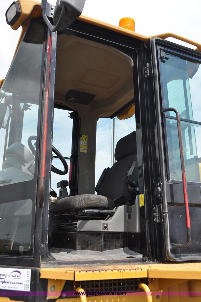 image for item G7410 2005 Caterpillar 930G integrated tool carrier