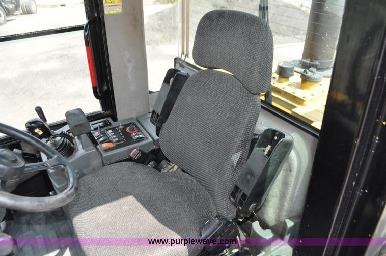 image for item G7410 2005 Caterpillar 930G integrated tool carrier