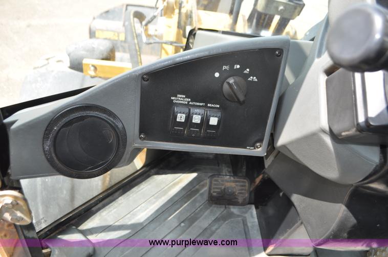 image for item G7410 2005 Caterpillar 930G integrated tool carrier