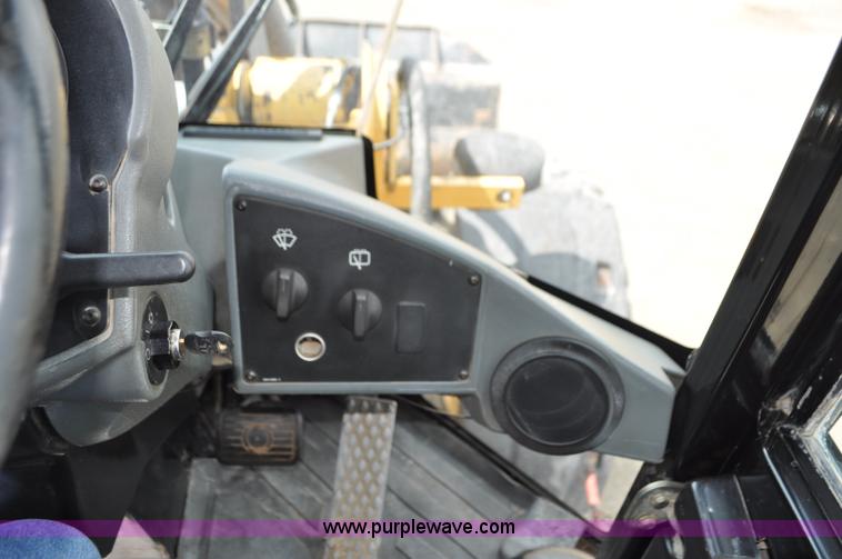 image for item G7410 2005 Caterpillar 930G integrated tool carrier