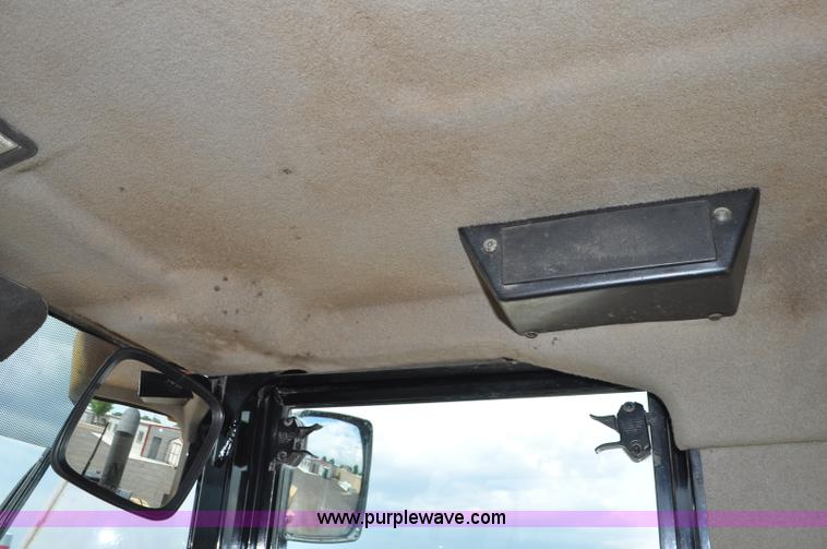 image for item G7410 2005 Caterpillar 930G integrated tool carrier