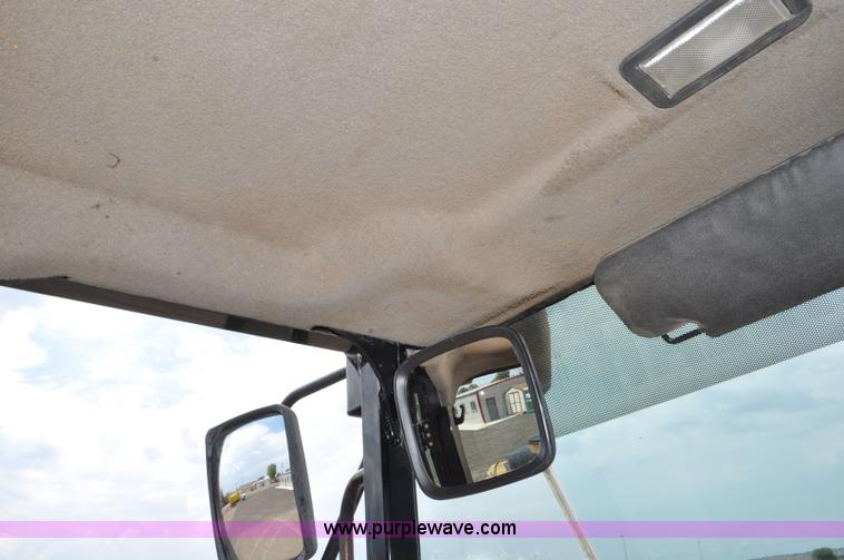 image for item G7410 2005 Caterpillar 930G integrated tool carrier