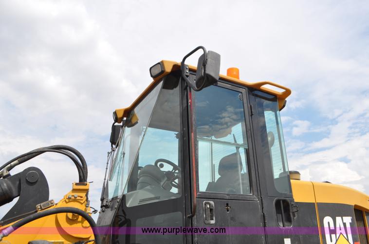 image for item G7410 2005 Caterpillar 930G integrated tool carrier