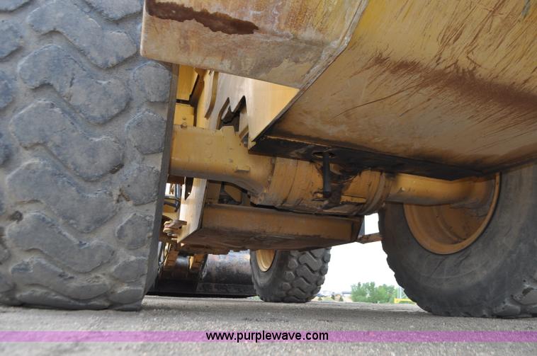 image for item G7410 2005 Caterpillar 930G integrated tool carrier