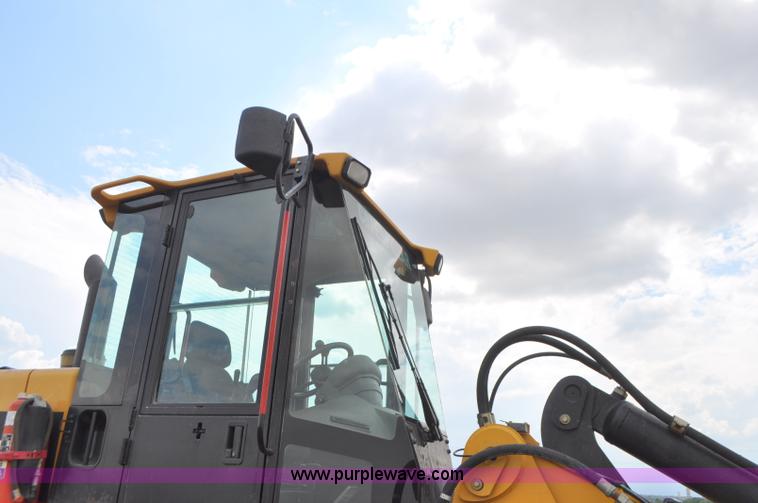 image for item G7410 2005 Caterpillar 930G integrated tool carrier