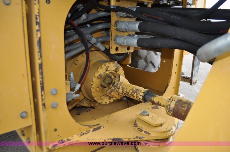 image for item G7410 2005 Caterpillar 930G integrated tool carrier