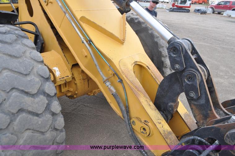 image for item G7410 2005 Caterpillar 930G integrated tool carrier