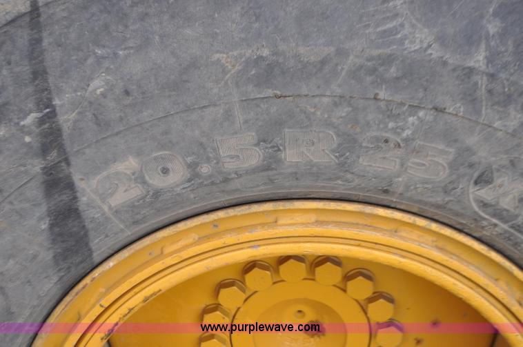 image for item G7410 2005 Caterpillar 930G integrated tool carrier