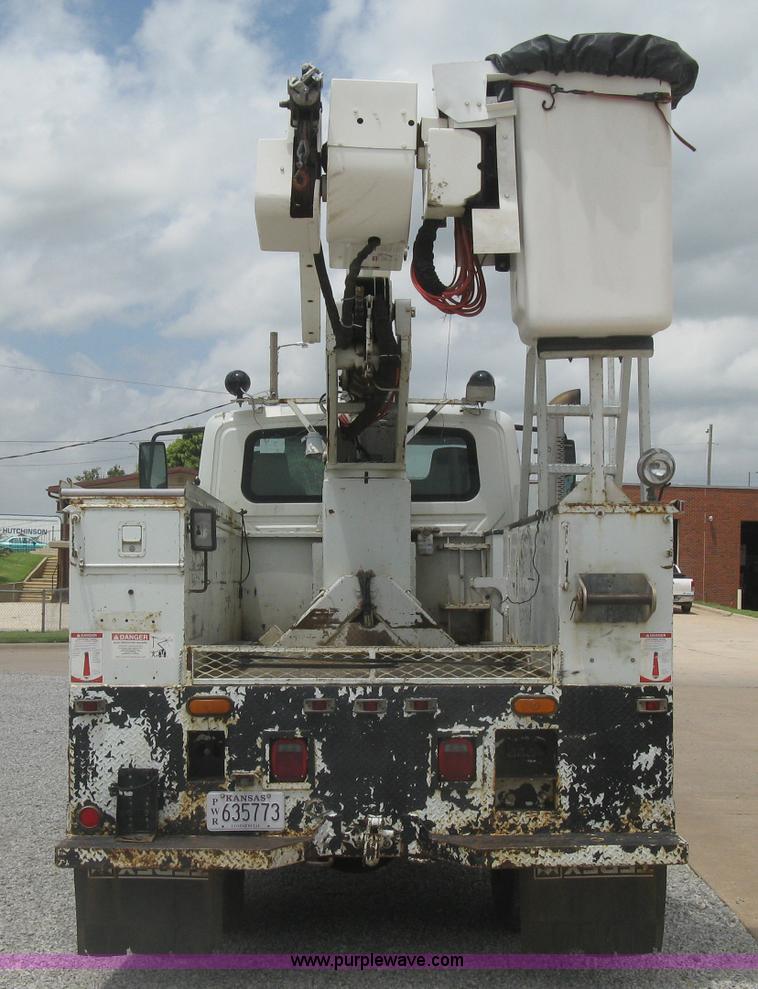 image for item J2780 2005 International 7300 bucket truck