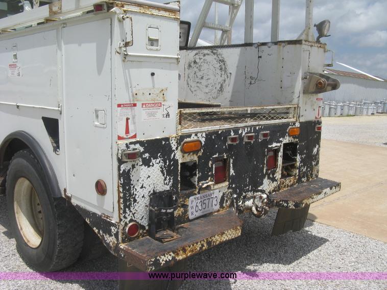 image for item J2780 2005 International 7300 bucket truck