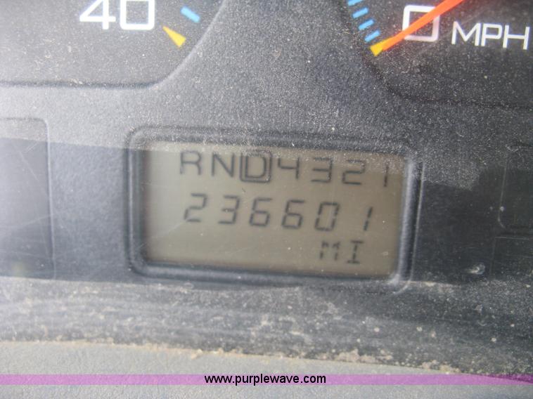 image for item J2780 2005 International 7300 bucket truck