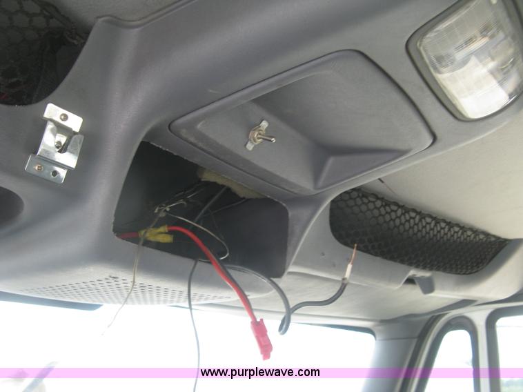 image for item J2780 2005 International 7300 bucket truck