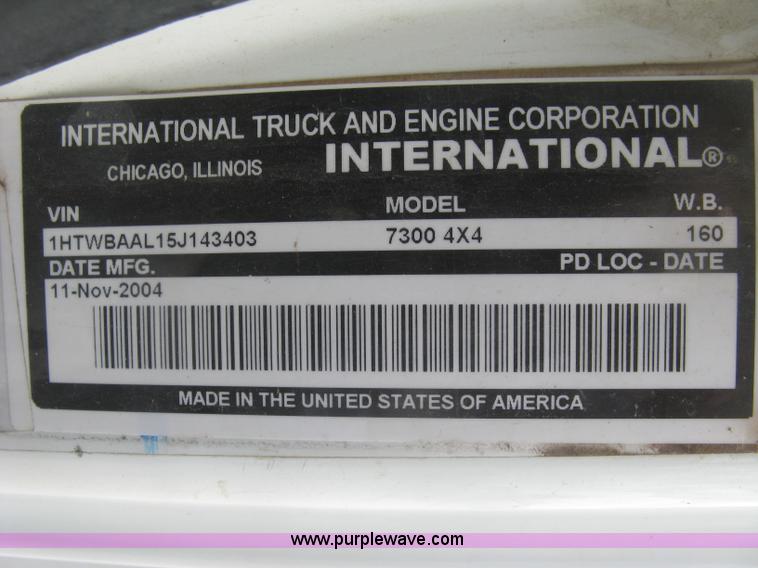 image for item J2780 2005 International 7300 bucket truck