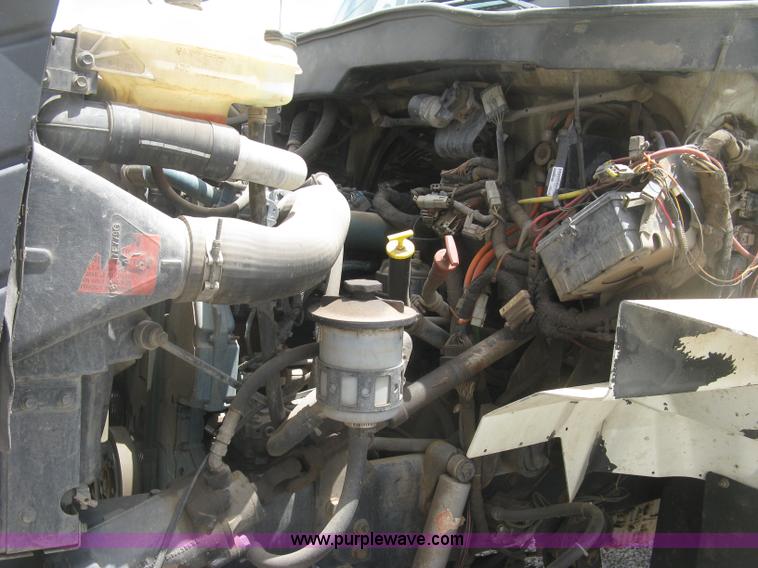 image for item J2780 2005 International 7300 bucket truck