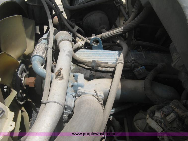 image for item J2780 2005 International 7300 bucket truck