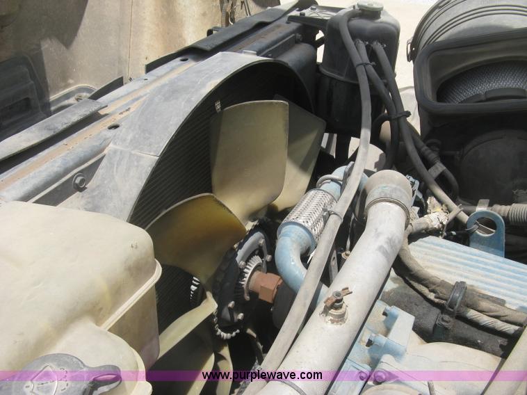 image for item J2780 2005 International 7300 bucket truck