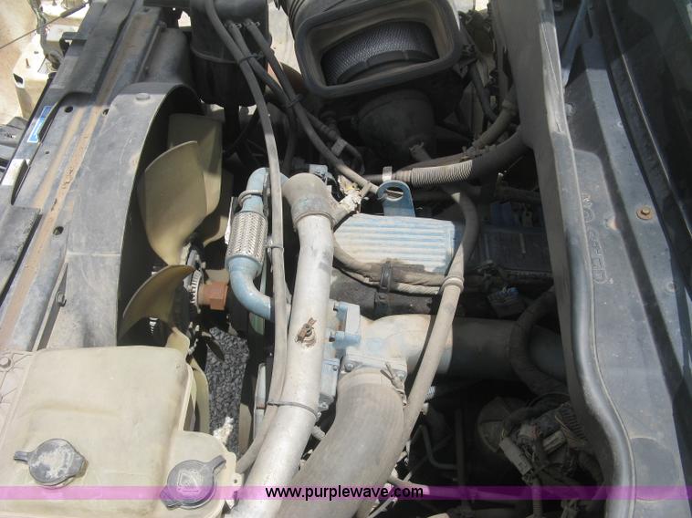 image for item J2780 2005 International 7300 bucket truck