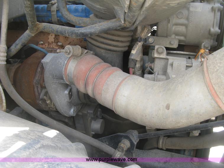 image for item J2780 2005 International 7300 bucket truck