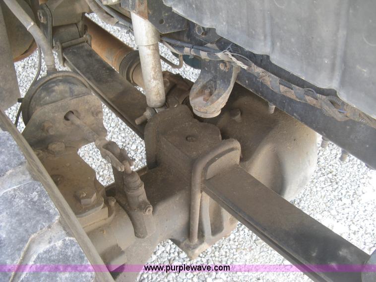 image for item J2780 2005 International 7300 bucket truck