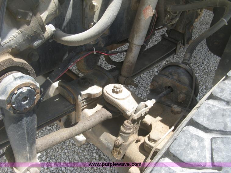 image for item J2780 2005 International 7300 bucket truck