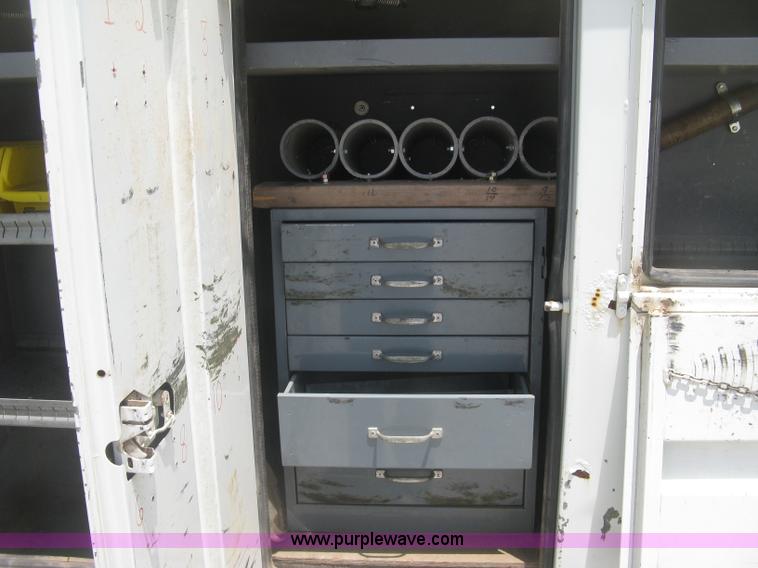 image for item J2780 2005 International 7300 bucket truck