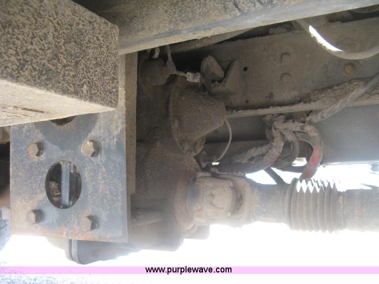 image for item J2780 2005 International 7300 bucket truck
