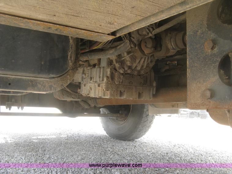 image for item J2780 2005 International 7300 bucket truck