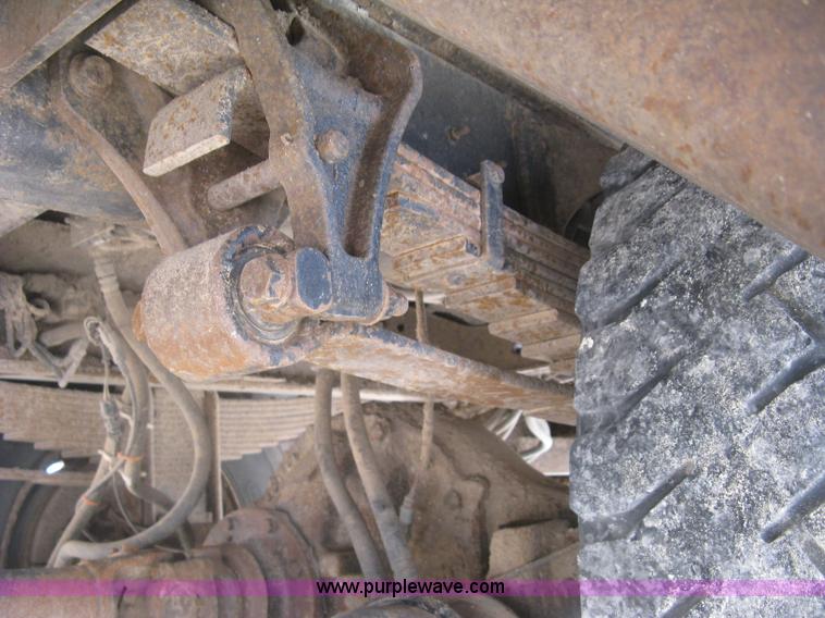 image for item J2780 2005 International 7300 bucket truck