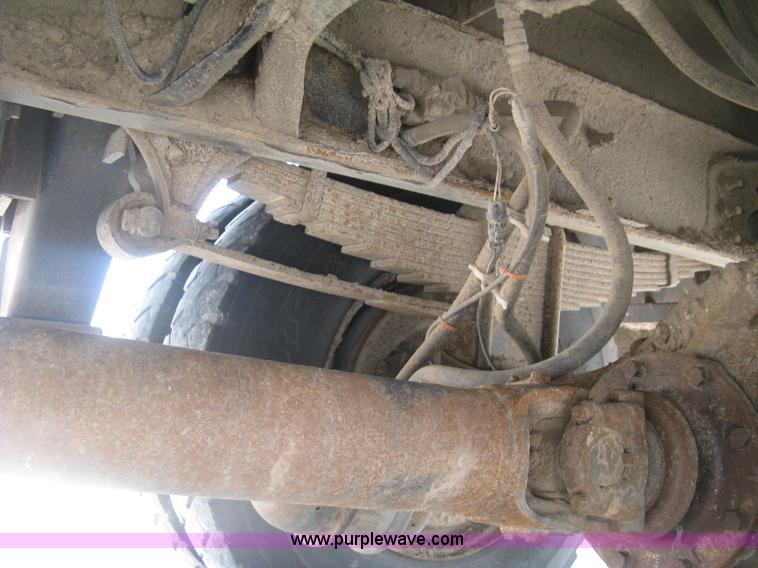 image for item J2780 2005 International 7300 bucket truck