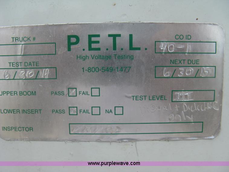 image for item J2780 2005 International 7300 bucket truck