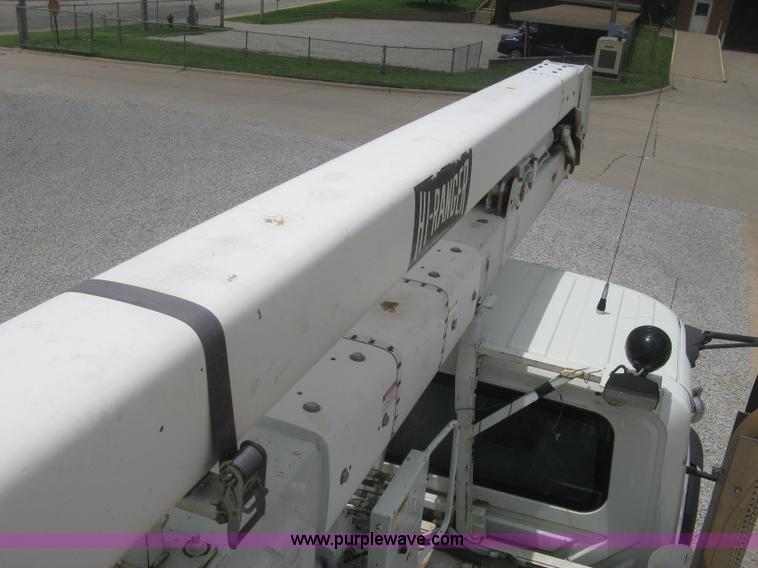 image for item J2780 2005 International 7300 bucket truck