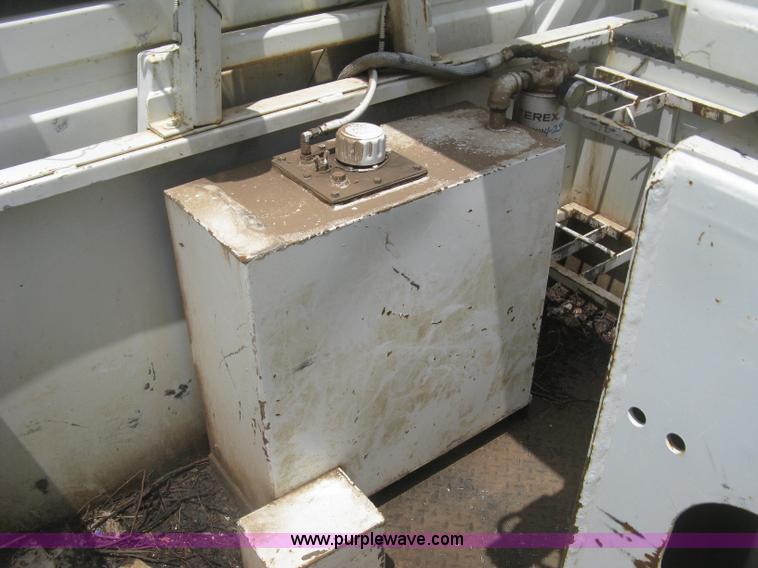 image for item J2780 2005 International 7300 bucket truck