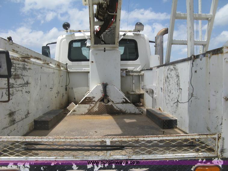 image for item J2780 2005 International 7300 bucket truck