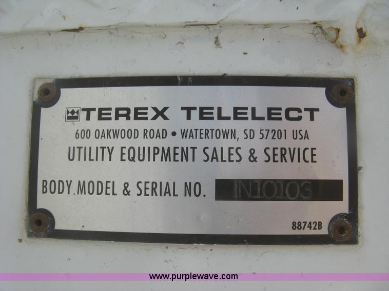 image for item J2780 2005 International 7300 bucket truck