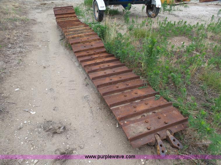 image for item K4011 Caterpillar D6RXL tracks