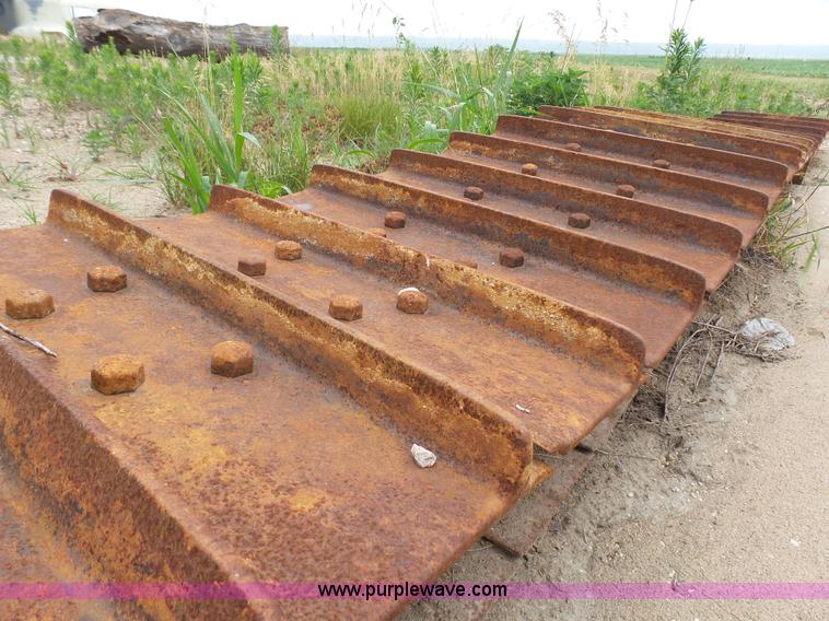 image for item K4011 Caterpillar D6RXL tracks