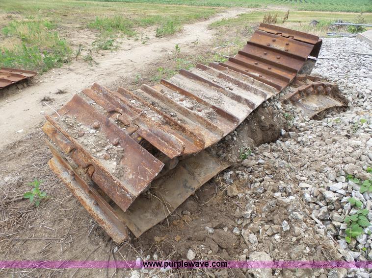 image for item K4011 Caterpillar D6RXL tracks
