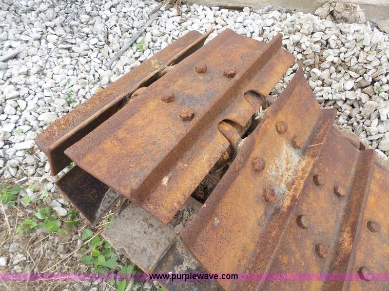 image for item K4011 Caterpillar D6RXL tracks