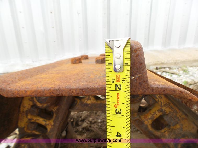 image for item K4011 Caterpillar D6RXL tracks